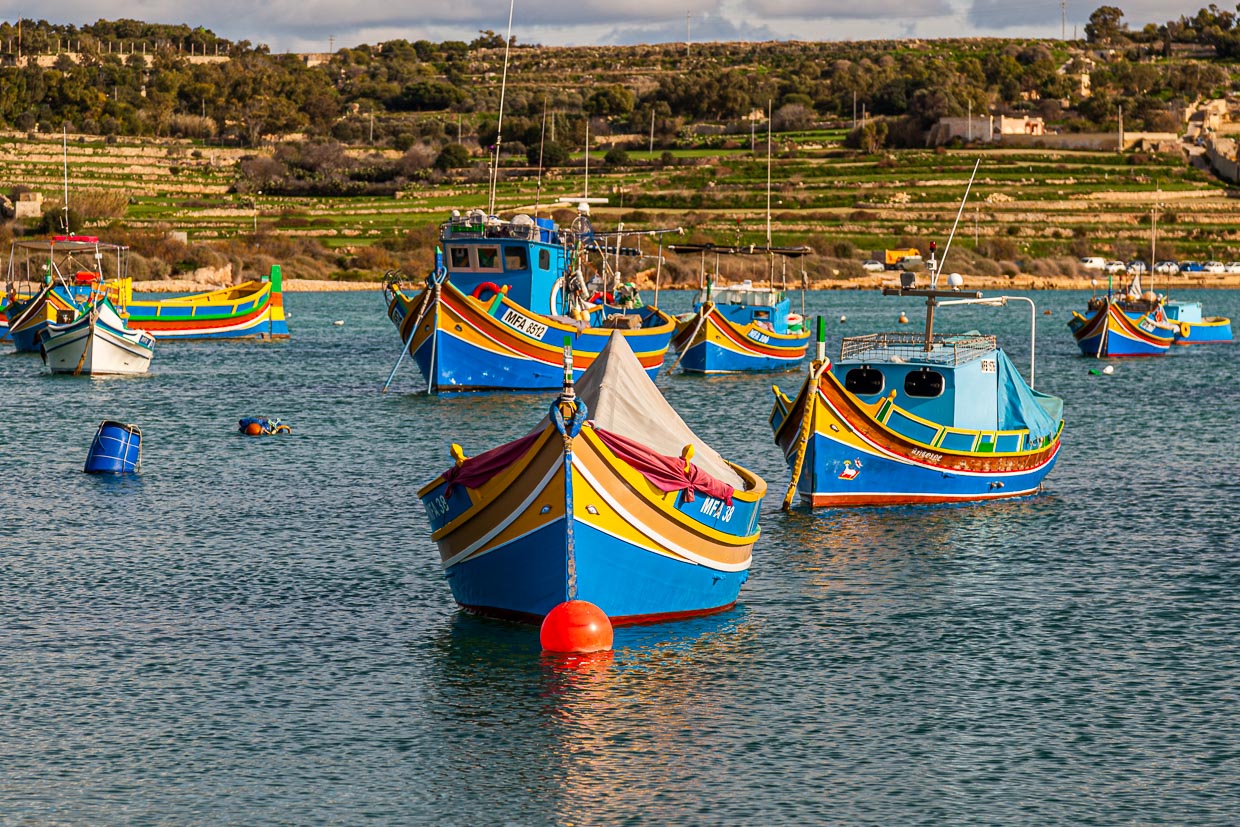 Fischerhafen in  Marsaxlokk, im Südosten von Malta. Es gibt Häfen groß und imposant wie den der Hauptstadt Valetta, aber kleine Fischerhäfen prägen die abwechslungsreiche Küste von Malta und Gozo / © Foto: Georg Berg