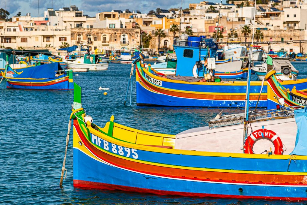 Fischerhafen in  Marsaxlokk, im Südosten von Malta. Es gibt Häfen groß und imposant wie den der Hauptstadt Valetta, aber vor allem kleine Fischerhäfen prägen die abwechslungsreiche Küste von Malta und Gozo / © Foto: Georg Berg