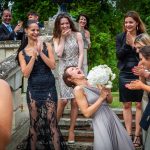 Die nächste Braut schnappt den Strauß / © Foto: Georg Berg