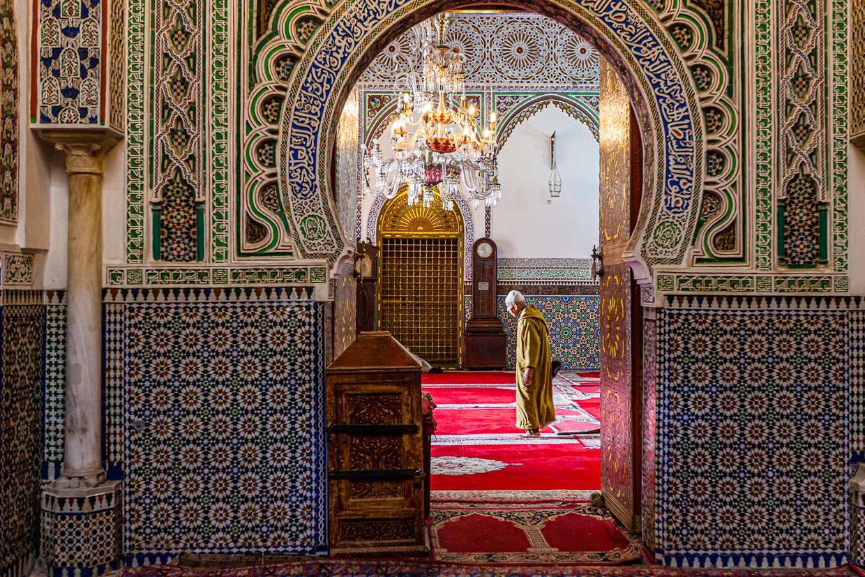 Zum Gebet geht es in eine der 400 Moscheen. Und das bis zu sieben mal am Tag / © Foto: Georg Berg
