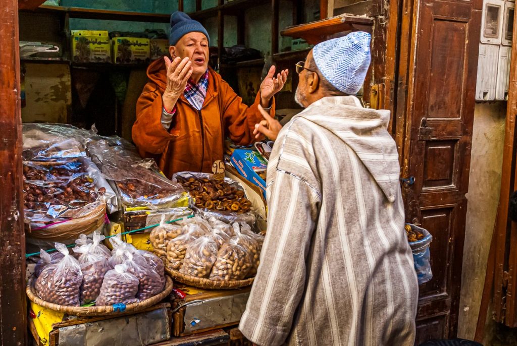 In Marokko lässt sich bei jedem Händler auch über Preise reden. Traditionell bedeutet den Menschen das Feilschen aber mehr, als nur den Preis zu reduzieren / © Foto: Georg Berg