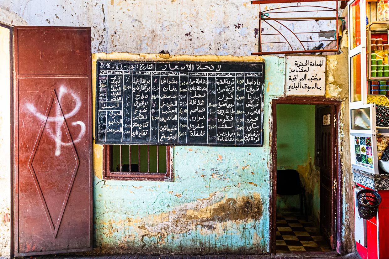 Preisliste auf einem Markt in Marokko / © Foto: Georg Berg