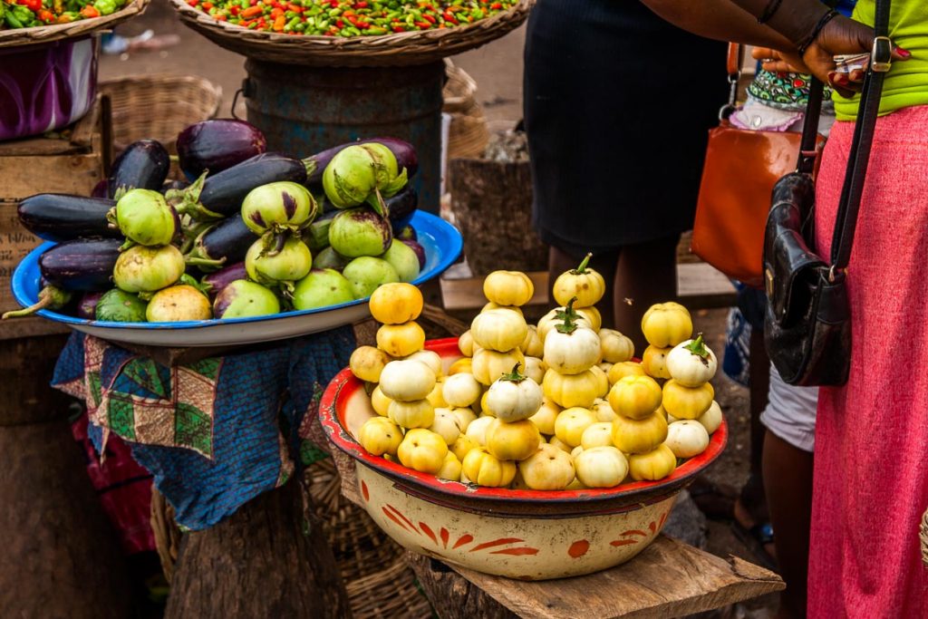 In Sierra Leone gibt es verschiedene Auberginensorten / © Foto: Georg Berg