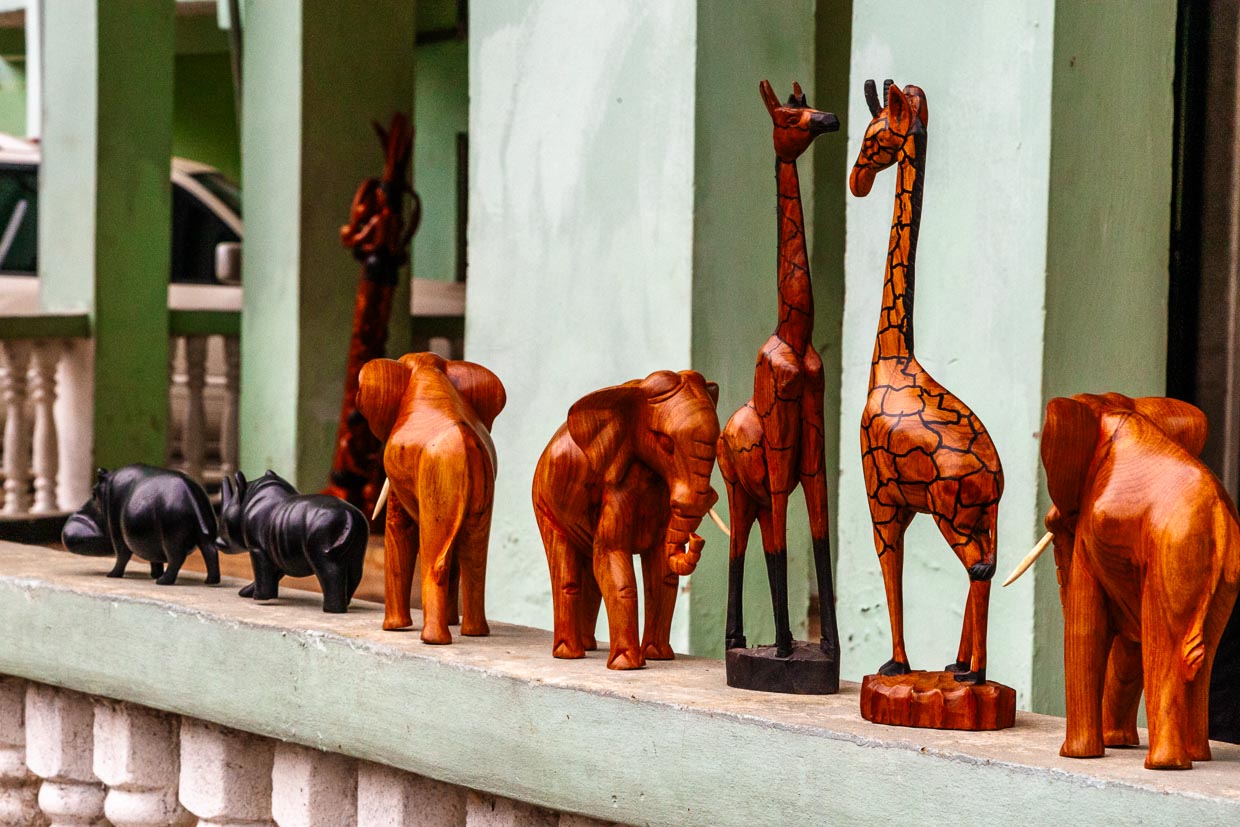 Giraffen gibt es in Sierra Leone nur als Souvenir / © Foto: Georg Berg