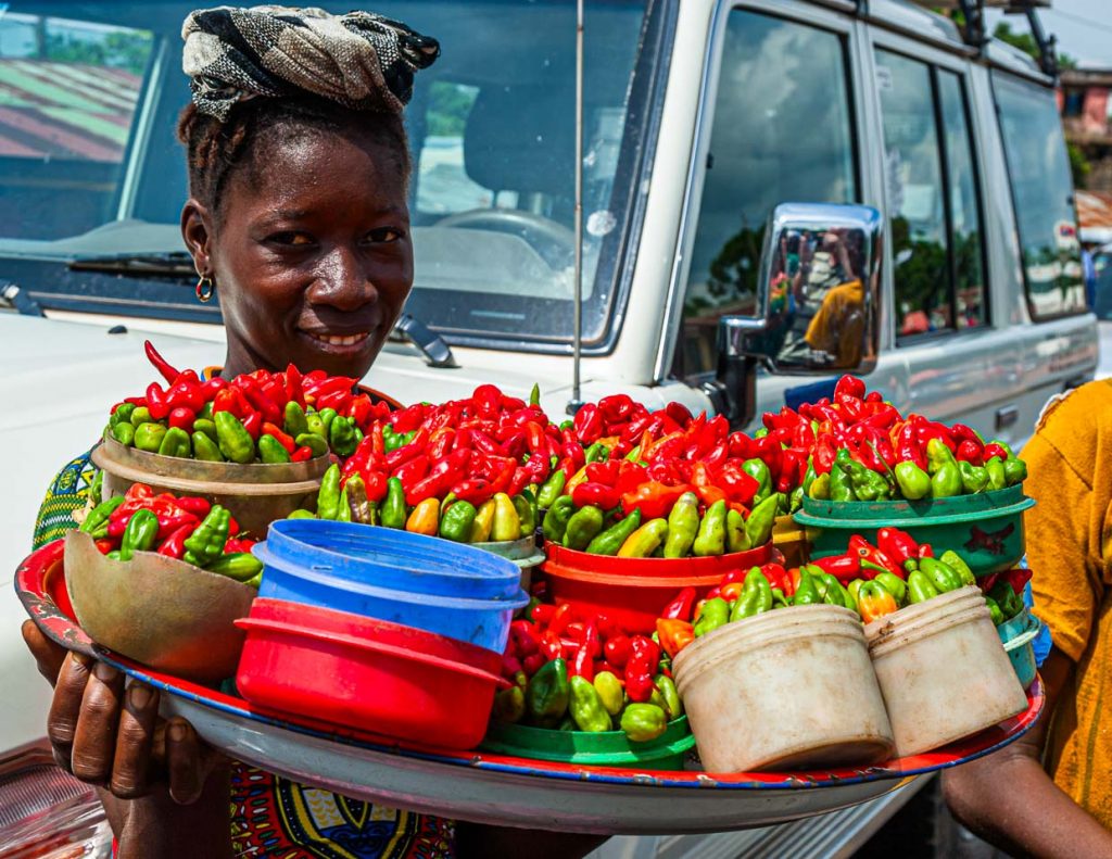 Jede dieser Chilli-Portionen kann sogar einem großen Gericht scharf einheizen / © Foto: Georg Berg