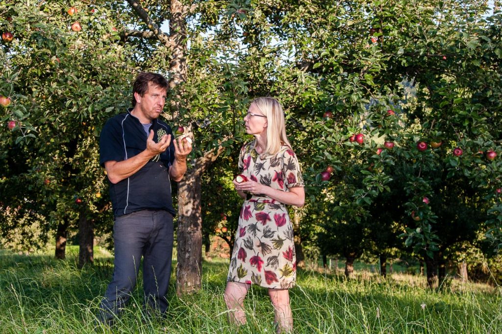 Sehnsucht nach dem Paradies. Jörg Geiger unterhält sich mit Angela Berg über Naturschutz und Artenvielfalt / © Foto: Georg Berg