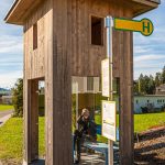Alexander Brodsky, Russland. Ein präziser Turm aus Holz mit Öffnungen zu allen Seiten.BUS:STOP Krumbach, Vorarlberg, Österreich / © Foto: Georg Berg