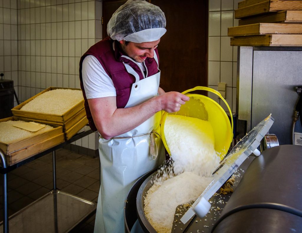 Peter Koch verwendet ausschließlich Bio-Zutaten für seine Miso-Pasten / © Foto: Georg Berg