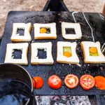 Das Frühstück krönt Sab mit einem Spiegelei im Outback-Style / © Foto: Georg Berg