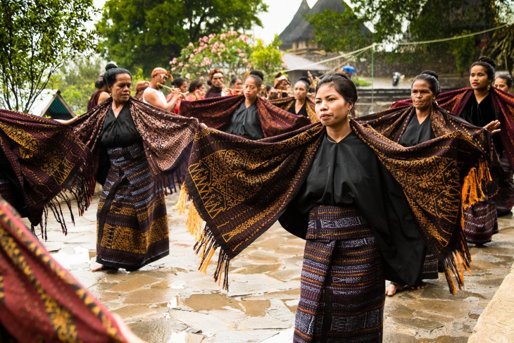 Indonesische Menschen in traditioneller Kleidung / © Foto: Georg Berg