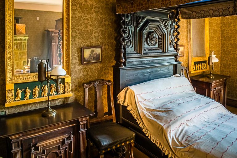 Fürst Otto von Bismarck-Schlafzimmer in der original erhaltenen Bismarck-Wohnung im Museum Obere Saline in Bad Kissingen / © Foto: Georg Berg