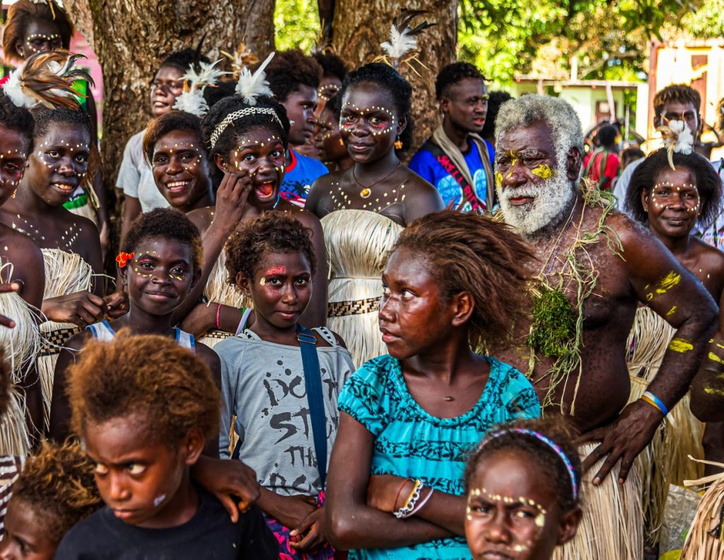 Überall auf der Insel Bougainville werden wir mit guter Laune empfangen / © Foto: Georg Berg