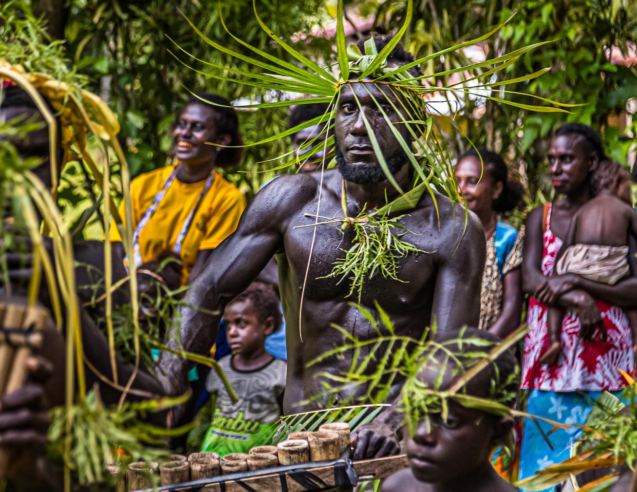 Die Bewohner Bougainvilles fallen auch in der Südsee durch ihre besonders dunkle Haut auf / © Foto: Georg Berg