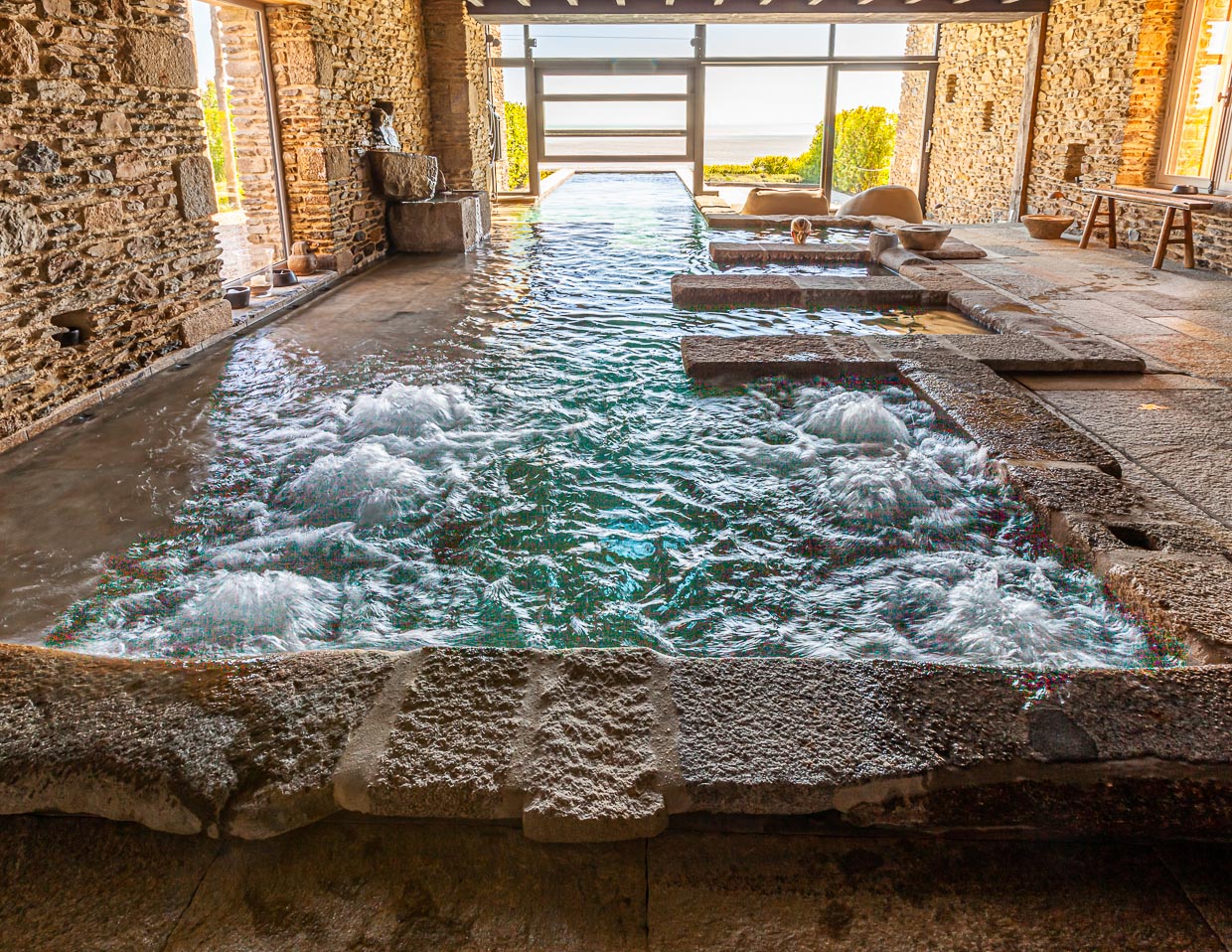 Das keltische Bad in der Ferme du Vent in der Bretagne / © Foto: Georg Berg