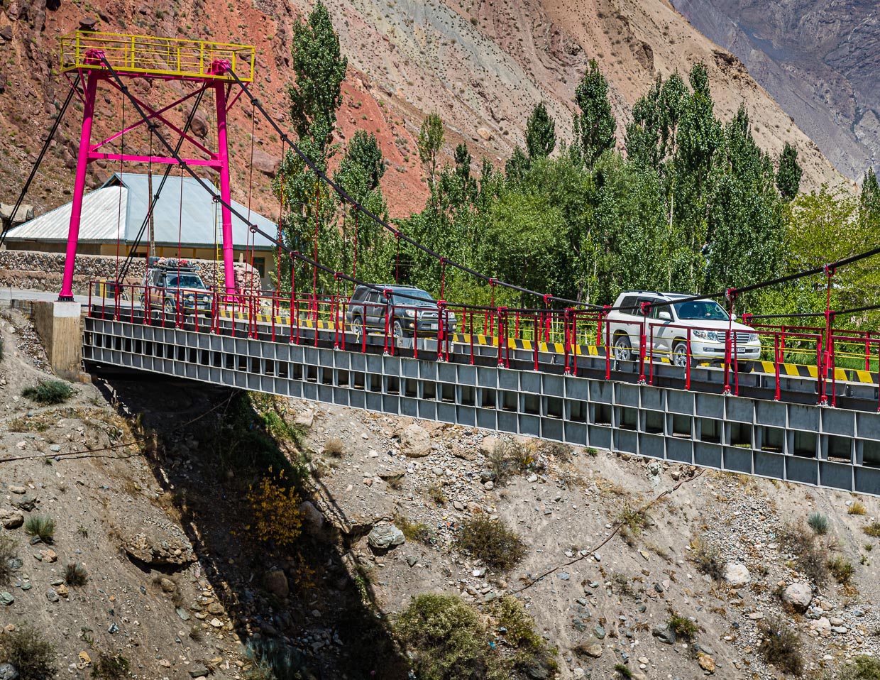 Die Seidenstraße geht über die Brücke des Serafschan-Flusses in Tadschikistan / © Foto: Georg Berg