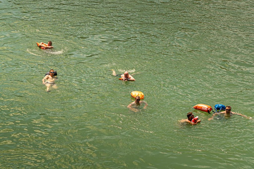 Volkssport Nummer 1 in Basel das Rheinschwimmen / © Foto: Georg Berg