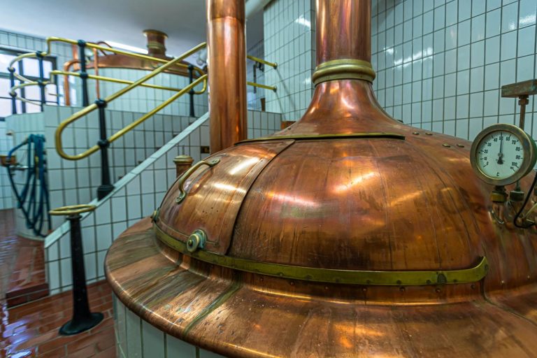 Sudpfanne und Maischebottich in der Bamberger Heller Brauerei, wo das klassische Rauchbier gebraut wird / © Foto: Georg Berg