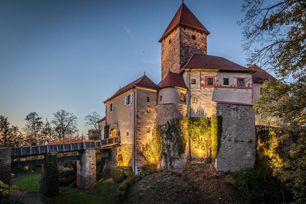 Relais & Chateaux Hotel Burg Wernberg - Mittelalterliches Flair und hohe Küchenkunst