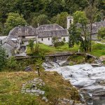 Effektive Steillage. Das Wasser rauscht in Vergeletto gleich an fünf Mühlen vorbei. Heute ist nur noch die Mühle von Ilario Galbani in Betrieb und gleichzeitig ein offenes Denkmal, das jederzeit besichtigt werden kann / © Foto: Georg Berg