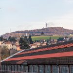 Früher standen auf dem Industriegelände in Saint-Chamond (Frankreich) 32 Schlote. Hier wurden in den Anfängen der Stahlindustrie vor allem Panzer produziert. Das Gelände nennt sich heute Novacierès und bedeutet „Neue Stahlindustrie“. „Hall in one“ nennt sich das neue Einkaufscenter und Freizeitgelände in Saint-Chamond, Frankreich. Es wurde 2018 in die Hallen der ehemals dort ortsansässigen Stahlindiustrie (Compagnie des forges et aciéries de la Marine et d'Homécourt)erbaut. Im ehemaligen Industriekomplex befindet sich die Shoppingmall "Hall in 1" mit Kino, Brasserien, Freizeit- und Einkaufsmöglichkeiten / © Foto: Georg Berg