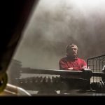 Die Technik im Brauhaus hat sich seit Generationen bewährt. Braumeister Sepp Neuber muss vor allem entscheiden, wann der nächste Produktionsschritt beginnen soll. Zoigl-Brauen in der Oberpfalz / © Foto: Georg Berg