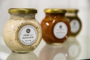 Domaine D’Argens entwickelt seit über 30 Jahren eigene Trüffelprodukte. Verarbeitet werden fünf Arten von Trüffel:  Tuber Melanosporum, Tuber Brumale Vitt, Tuber Uncinatum Vitt.Tuber Aestivum Vitt. Tuber Magnatum / © Foto: Georg Berg