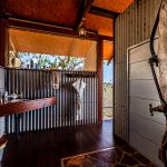 Badezimmer im Outback-Chic in der Bamurru Plains Lodge / © Foto: Georg Berg