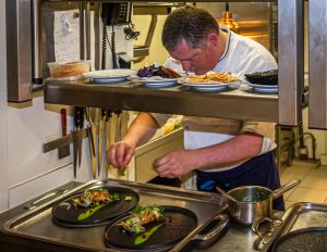 Michelin Star Chef Loïc Le Bail am Pass in Roscoff, Brittany & Spa, Bretagne / © Foto: Georg Berg