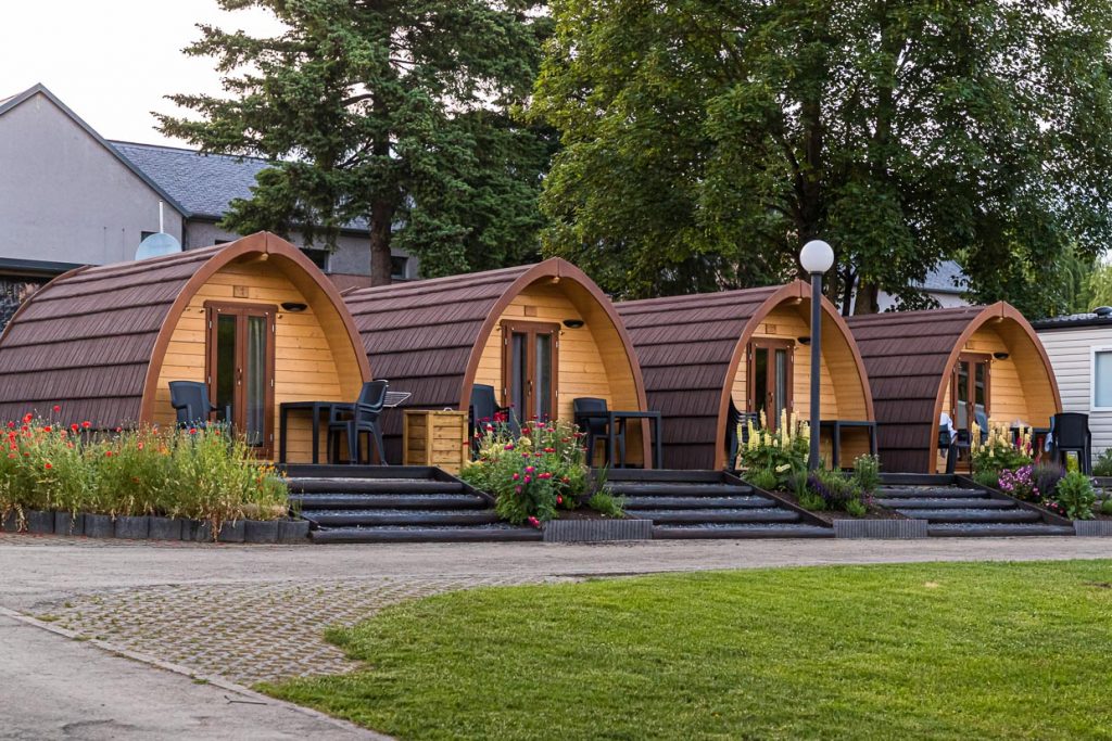 Holzunterkunft auf dem Campingplatz in Grevenmacher / © Foto: Georg Berg