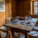 In Cerentino kann man im aufwendig renovierten historischen Patrizierhaus Cà Vegia übernachten, mit jahrhundertealten Originalmöbeln, aber ohne Strom. Kleiner Tipp: Vor Einbruch der Dunkelheit feststellen, wo Kerzen und Streichhölzer sind / © Foto: Georg Berg