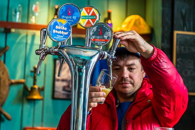 Marteinn Haraldsson gründete 2015 als Quereinsteiger die Mikrobrauerei Segull 67 in Siglufjördur / © Foto: Georg Berg