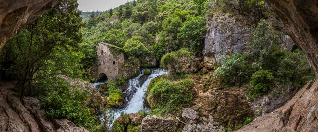 Les Moulins de la Foux bei Navacelles, Frankreich. Der Ursprung dieser Mühlen datiert laut einer Stiftungsurkunde auf das Jahr 1097  / © Foto: Georg Berg