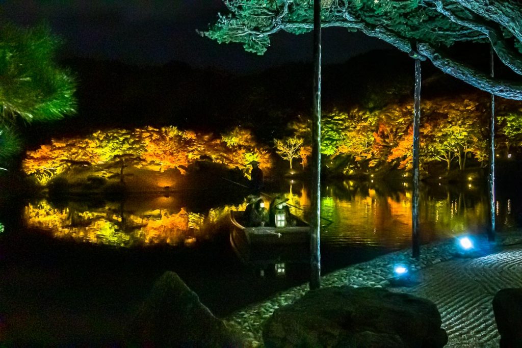 Ritsurin Park in Takamatsu. Im Herbst wird die Laubverfärbung mit einem Lichterfest gefeiert. / © Foto: Georg Berg