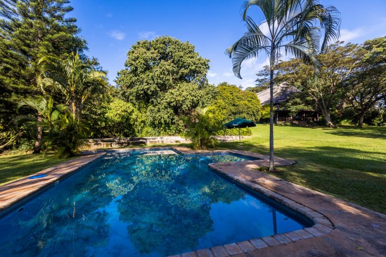 Pool und Garten Kumbali Country Lodge bei Lilongwe / © Foto: Georg Berg