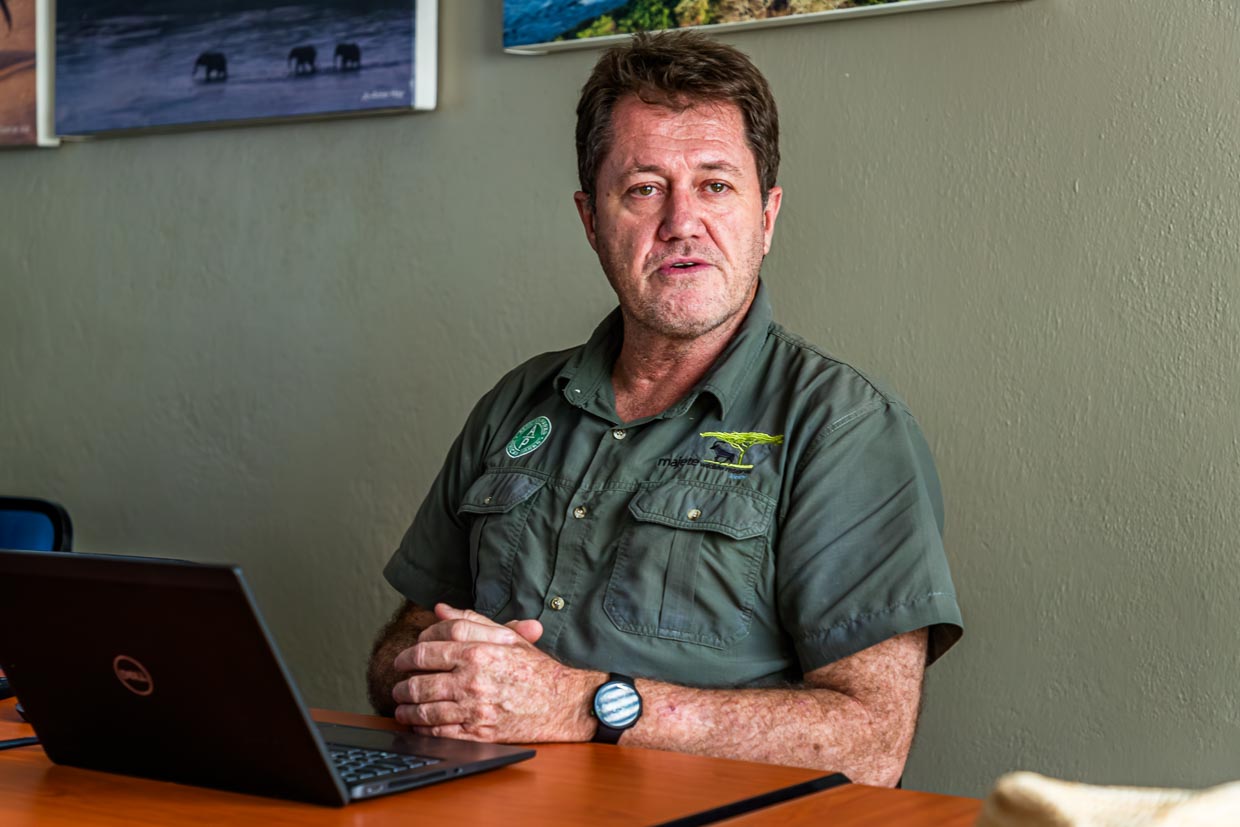 John Adendorff, Park Manager von African Parks im Majete Wildlife Reserve, Malawi bei einer Präsentation / © Foto: Georg Berg