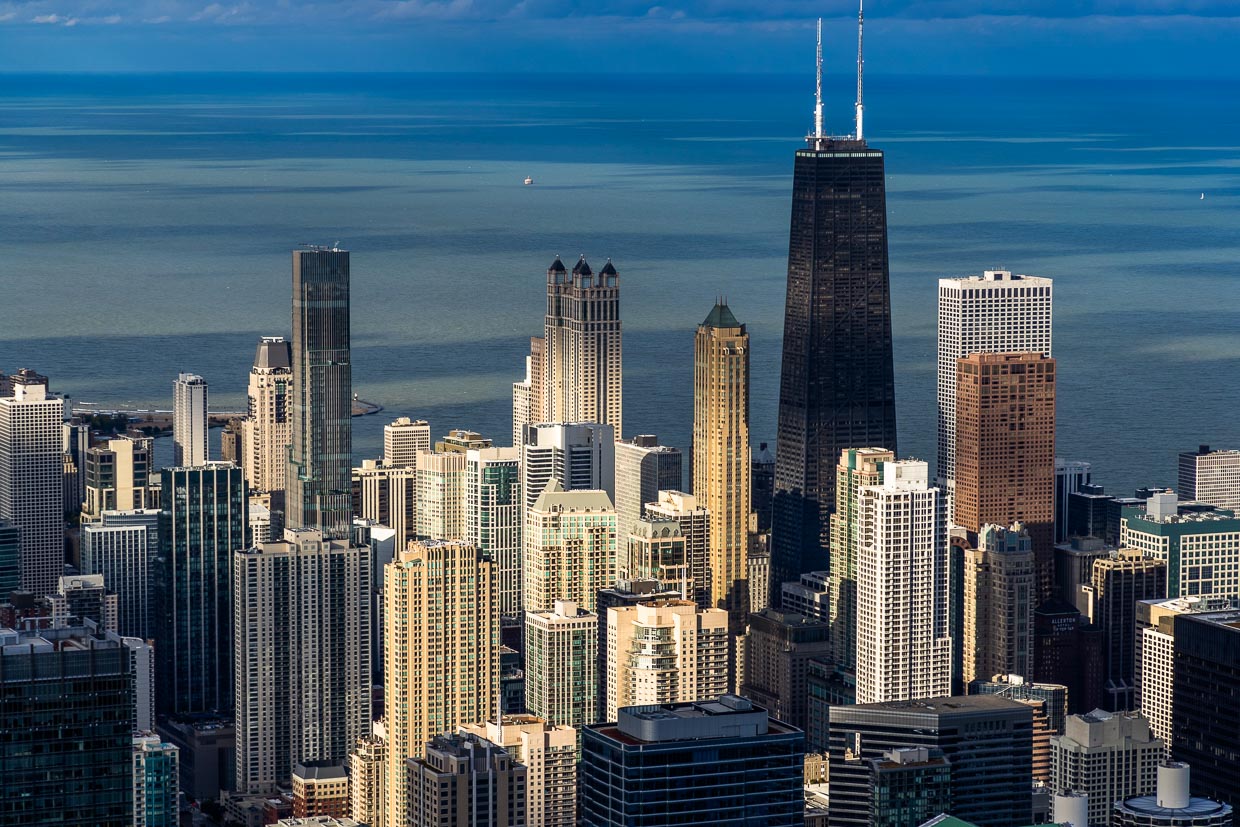 Blick auf die Hochhäuser in Downtown Chicago und den Michigansee / © Foto: Georg Berg