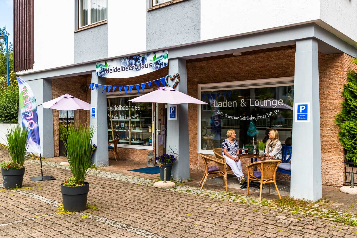 Heidelbeerhaus in Enzklösterle im Schwarzwald führt Produkte rund um die Waldheidelbeere / © Foto: Georg Berg