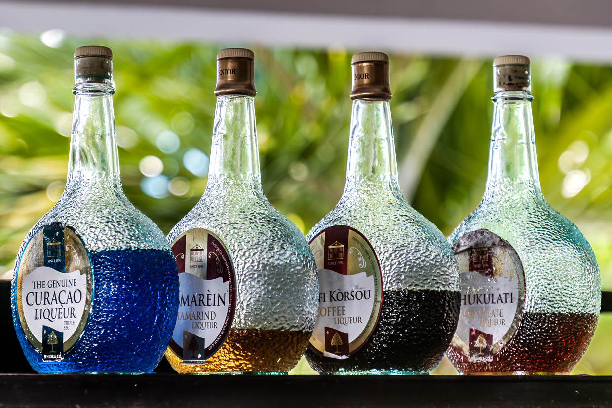 On Curaçao, other flavors of the typical Triple Sec liqueur are more popular than the world-famous blue variety / © Photo: Georg Berg