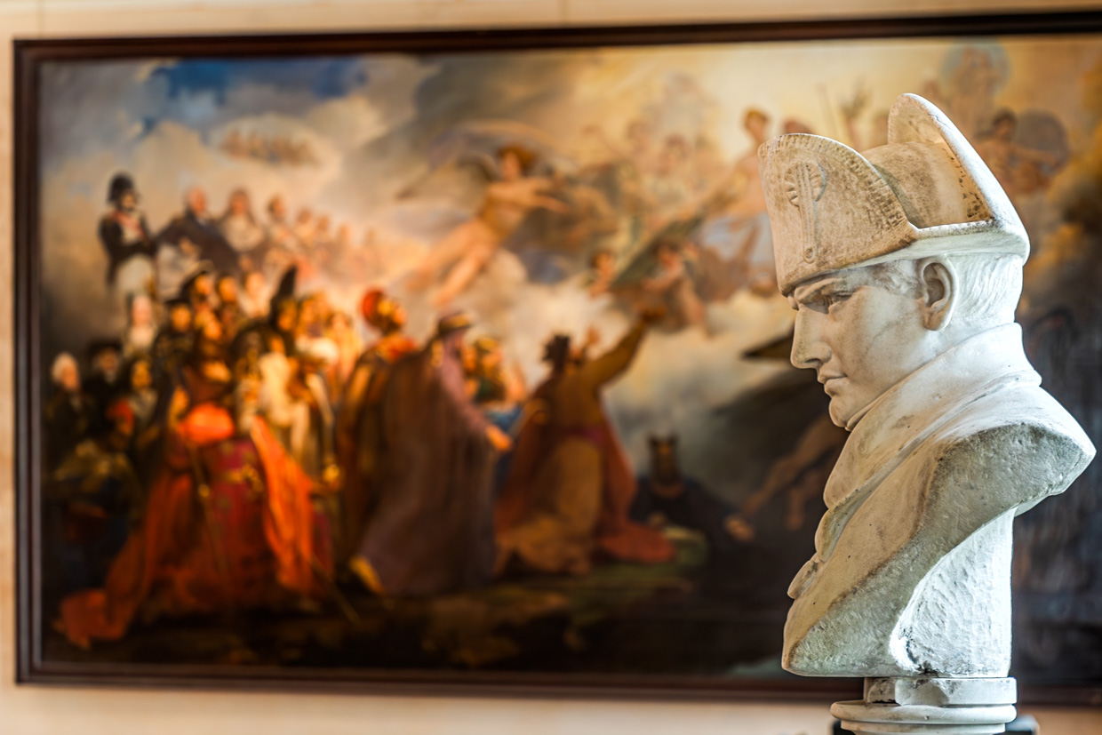 Bust of Napoleon Bonaparte in the Napoleon Museum on the island of Aix. The Île d'Aix played a special role in Napoleon's military strategy. After his inspection of the island in 1808, Napoleon Bonaparte ordered the construction of massive fortifications to protect the nearby naval arsenal of Rochefort from the British fleet / © Photo: Georg Berg