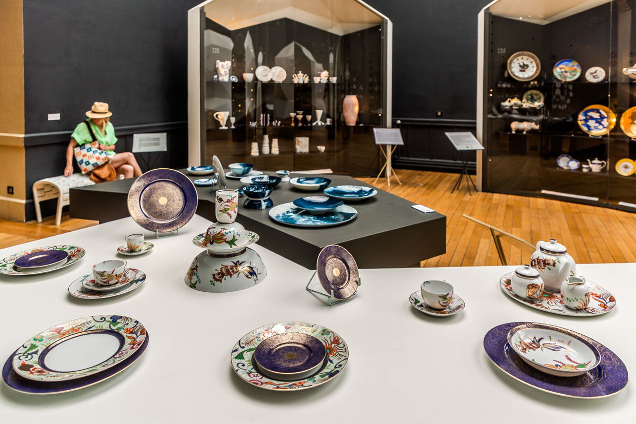 Ausstellung im Musée National Adrien Dubouché in Limoges mit Porzellan-Serien bekannter Marken wie Bernardaud, Haviland, Jaques Pergay, Raynaud und die Ateliers Arquié / © Foto: Georg Berg