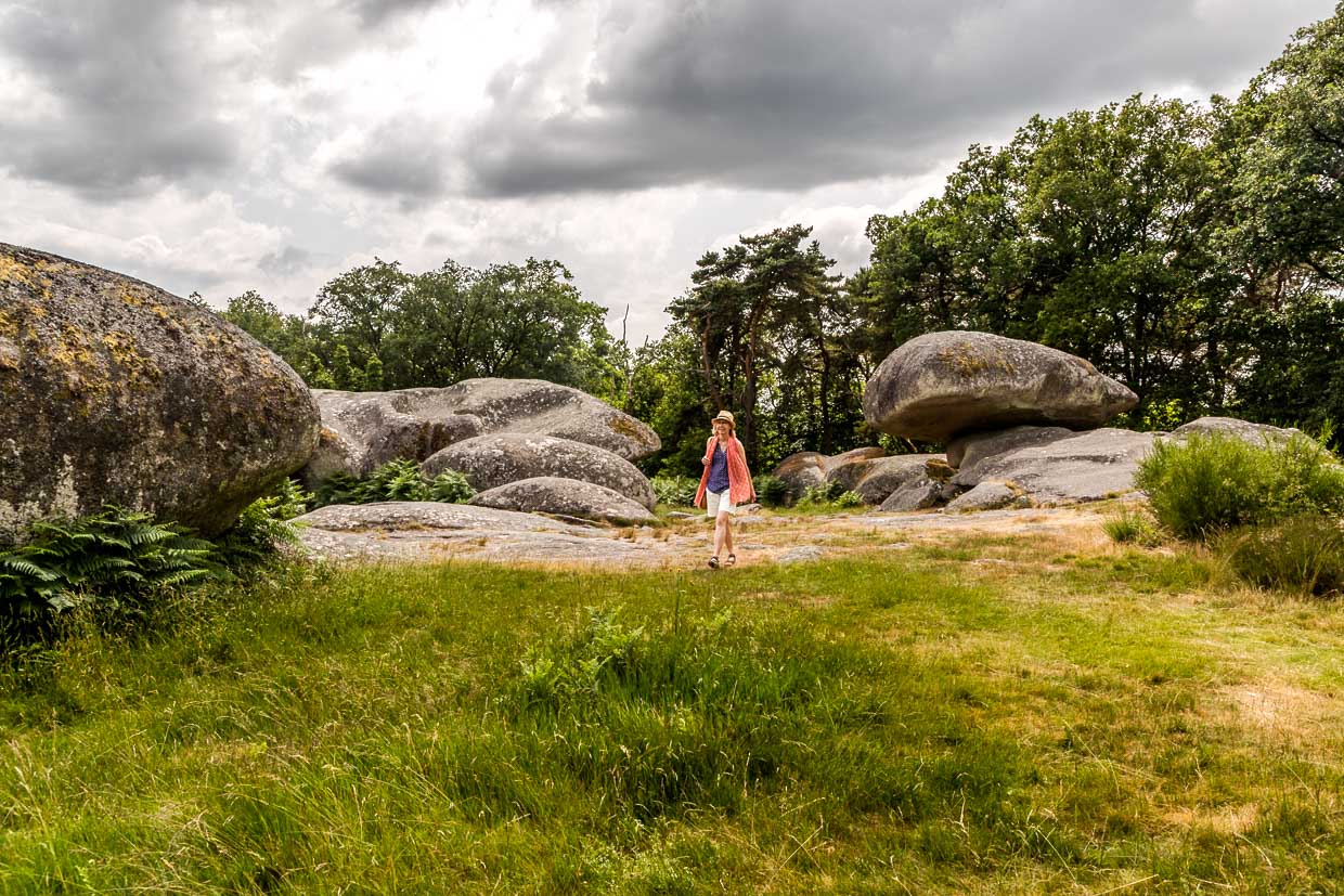 Les Pierres Jaumâtres ist ein Naturdenkmal in der Region Creuse. Der Ort inspirierte bedeutende Persönlichkeiten wie George Sand und Frédéric Chopin, die hier regelmäßig wandelten und die Natur sowie mystische Atmosphäre genossen. Heute ist Les Pierres Jaumâtres ein Naturschutzgebiet mit Wanderwegen, einem Abenteuerspielplatz und Angeboten für Kletter- und Outdoor-Aktivitäten, die Besucher aller Altersgruppen anziehen / © Foto: Georg Berg