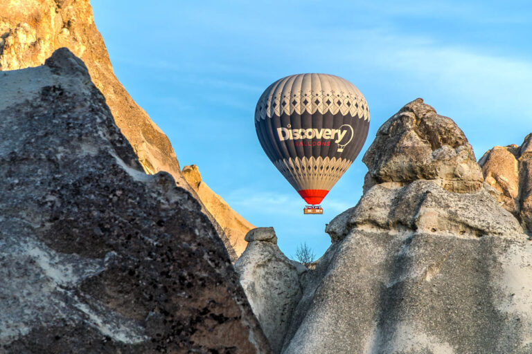 Ballonfahrt über und durch die Tuffsteinlandschaft von Kappadokien / © Foto: Georg Berg