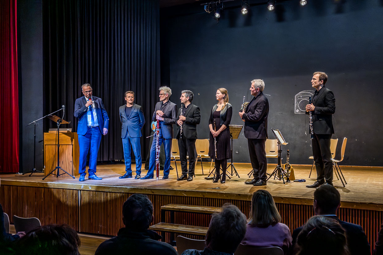 Kreisdirektor Dirk Brügge bedankt sich beim Ensemble Opus 45 / © Foto: Georg Berg