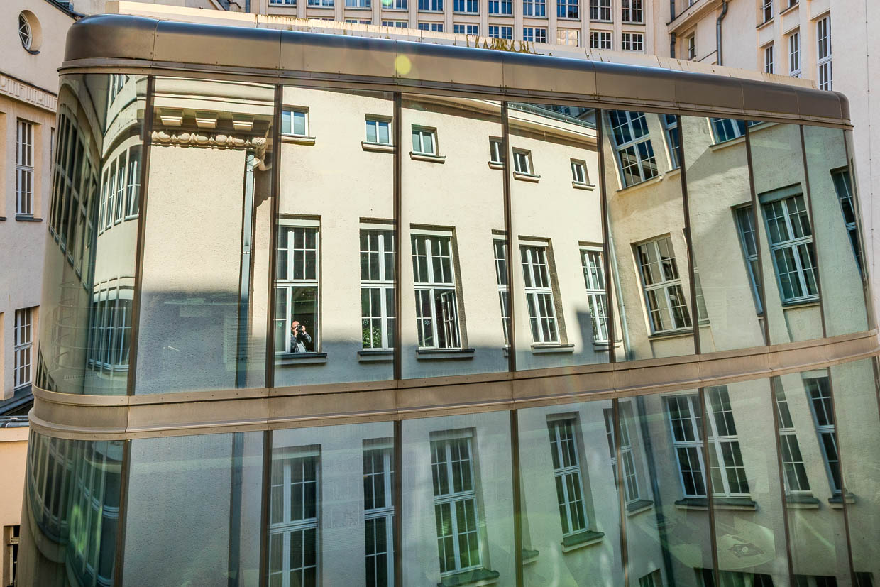 Im Innenhof der Deutschen Nationalbibliothek befindet sich der 1972 gebaute Musik-Lesesaal / © Foto: Georg Berg