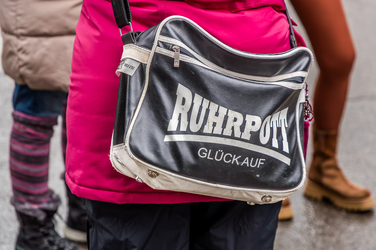 Tasche mit Aufschrift „Ruhrpott Glück auf“, dem Gruß aller Bergleute / © Foto: Georg Berg