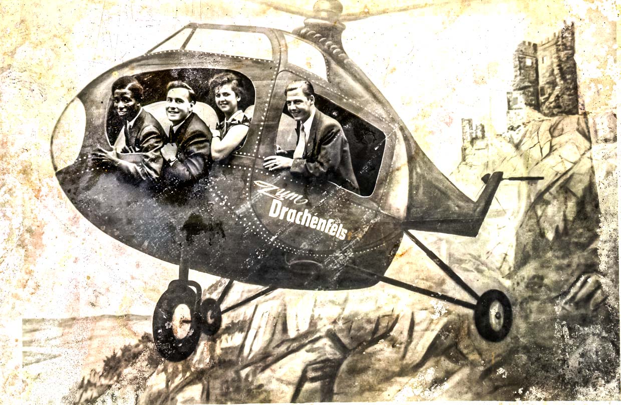 Vier Personen fliegen im historischen Hubschrauber in Königswinter, Königswinter, Germany